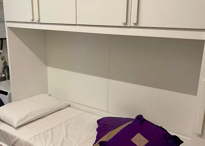 Above The شقة فارينا