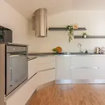 דירה Above The