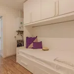 Above The דירה *