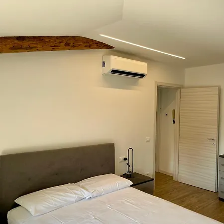 Apartment Above The Varenna