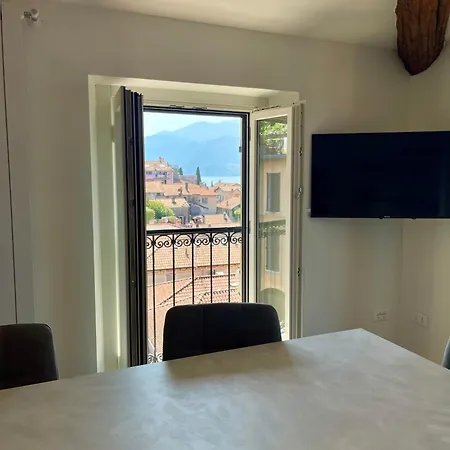 Above The דירה *