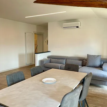 Above The * ורנה