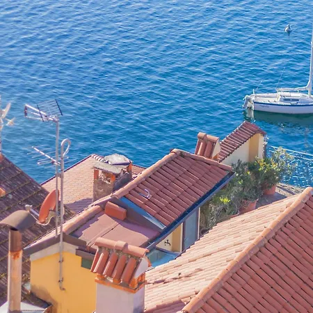 Above The Apartament Varenna
