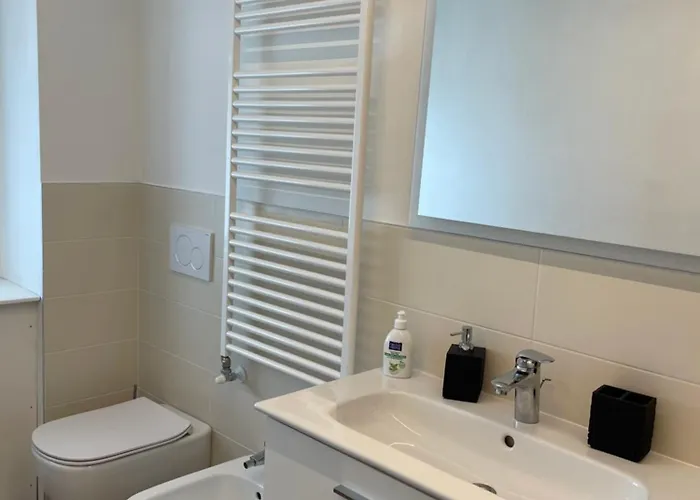 Apartament Above The Varenna